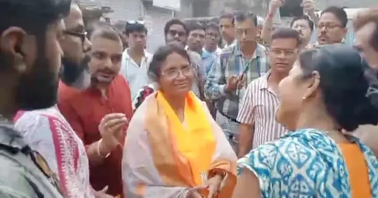 জনসংযোগে অভয়ার মা